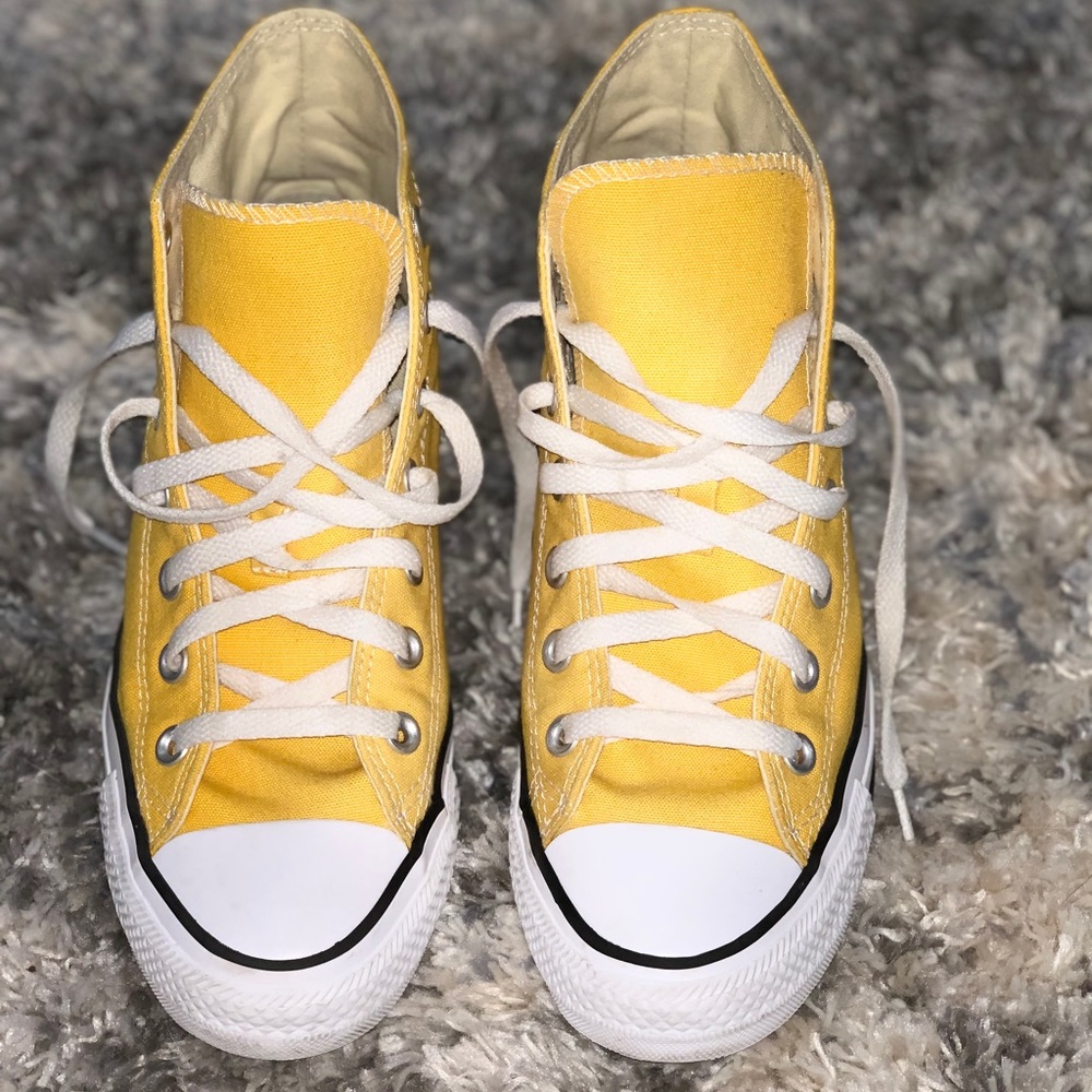 Yellow Converse 🌼